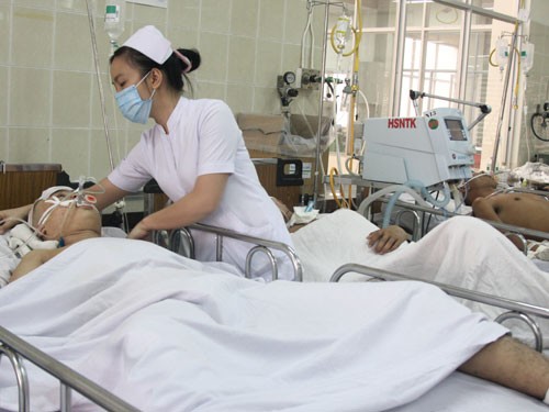 Nạn nhân Nguyễn Phi Hoàng tại Bệnh viện Chợ Rẫy. Ảnh: Phạm Dũng